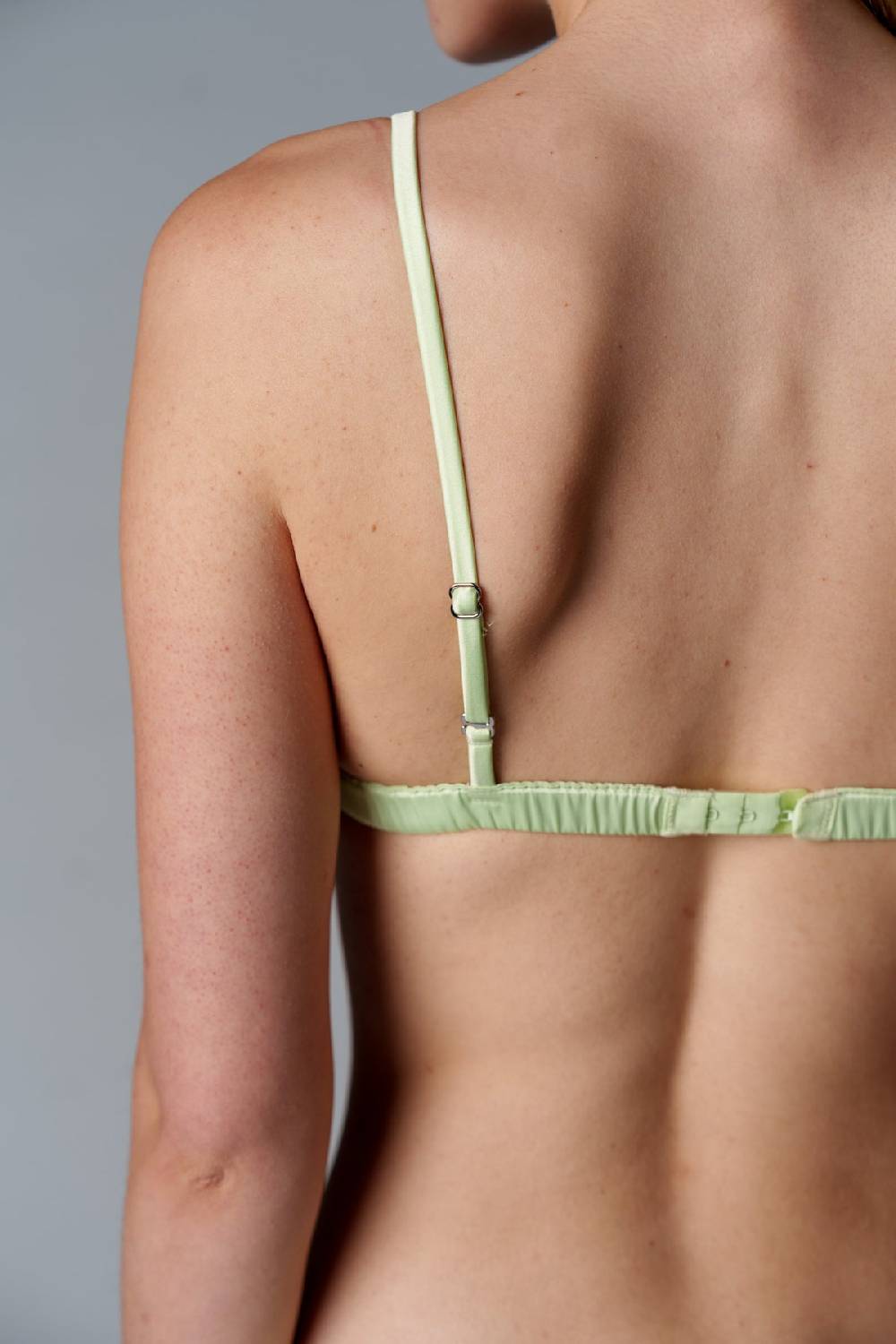 Karo Kauer Satin Bra Matcha Letzter Tag