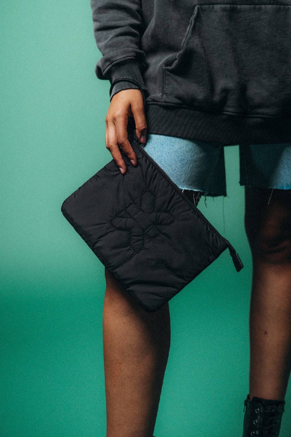 Karo Kauer Clutch Logo Exklusivangebot