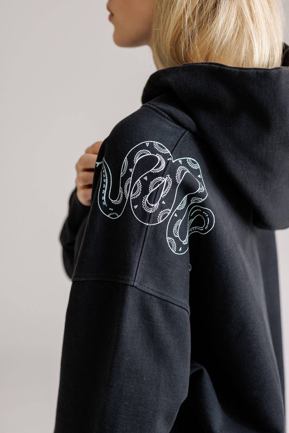 Karo Kauer Hoodie Faded Black Versandkostenfrei