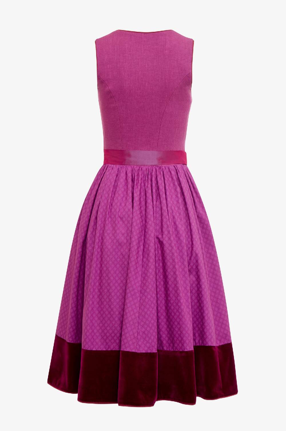 Kinga Mathe Jubiläumsdirndl in Cassis Nur noch ein Tag übrig