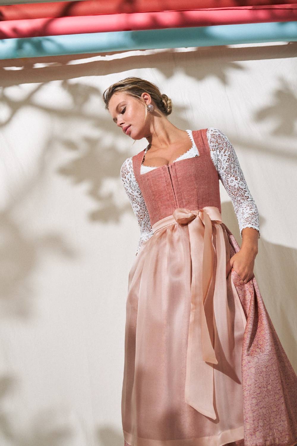 Kinga Mathe Dirndl Alcamo in Rostrot Fabrikpreis