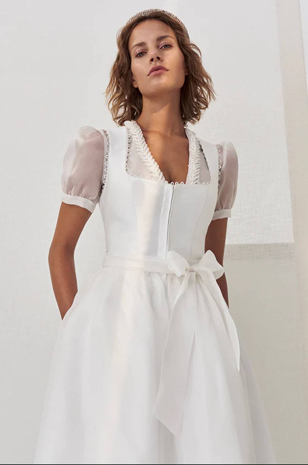 Kinga Mathe Brautdirndl Elea in Weiß Exklusive Angebote
