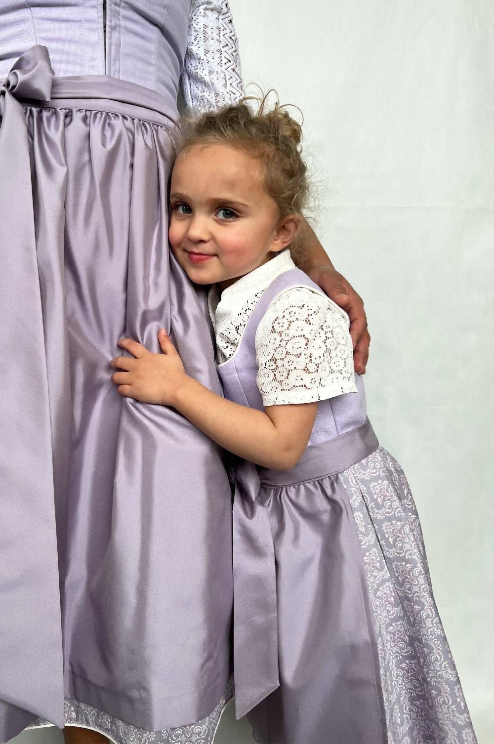 Kinga Mathe Kinderdirndl Anna in Flieder JETZT KAUFEN