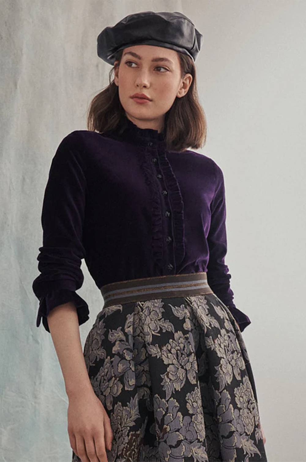 Kinga Mathe Samtbluse Lady in Aubergine Nur für heute