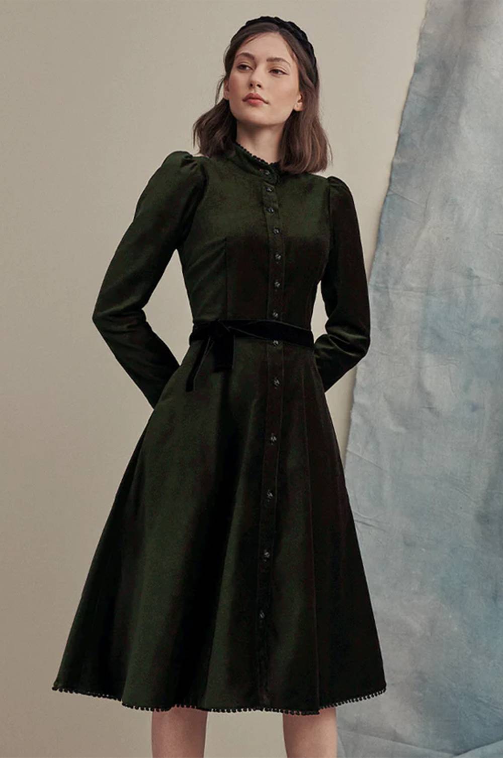 Kinga Mathe Samtkleid Ann in Olive Black Friday Preise