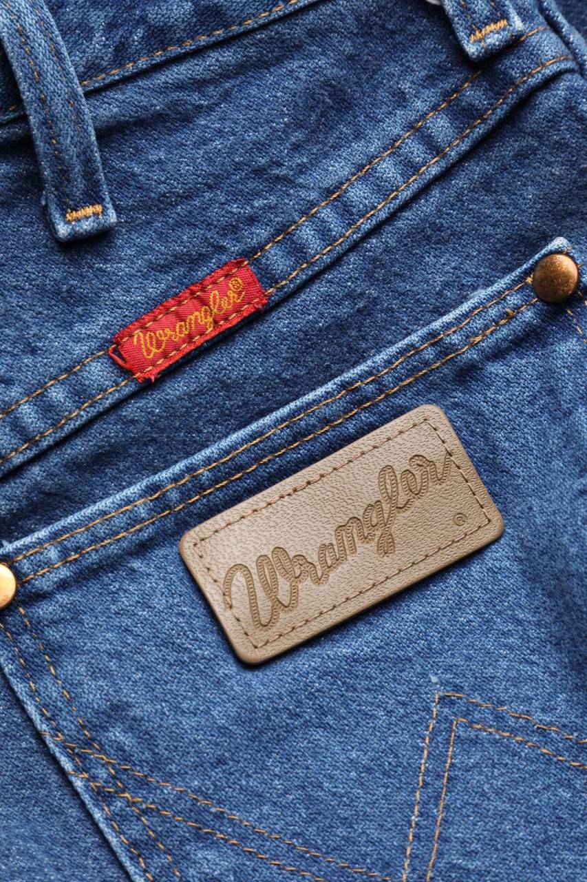 Carou WRANGLER Raw Denim Straight Cut Jeans mit Logo-Patch Saisonschlussverkauf
