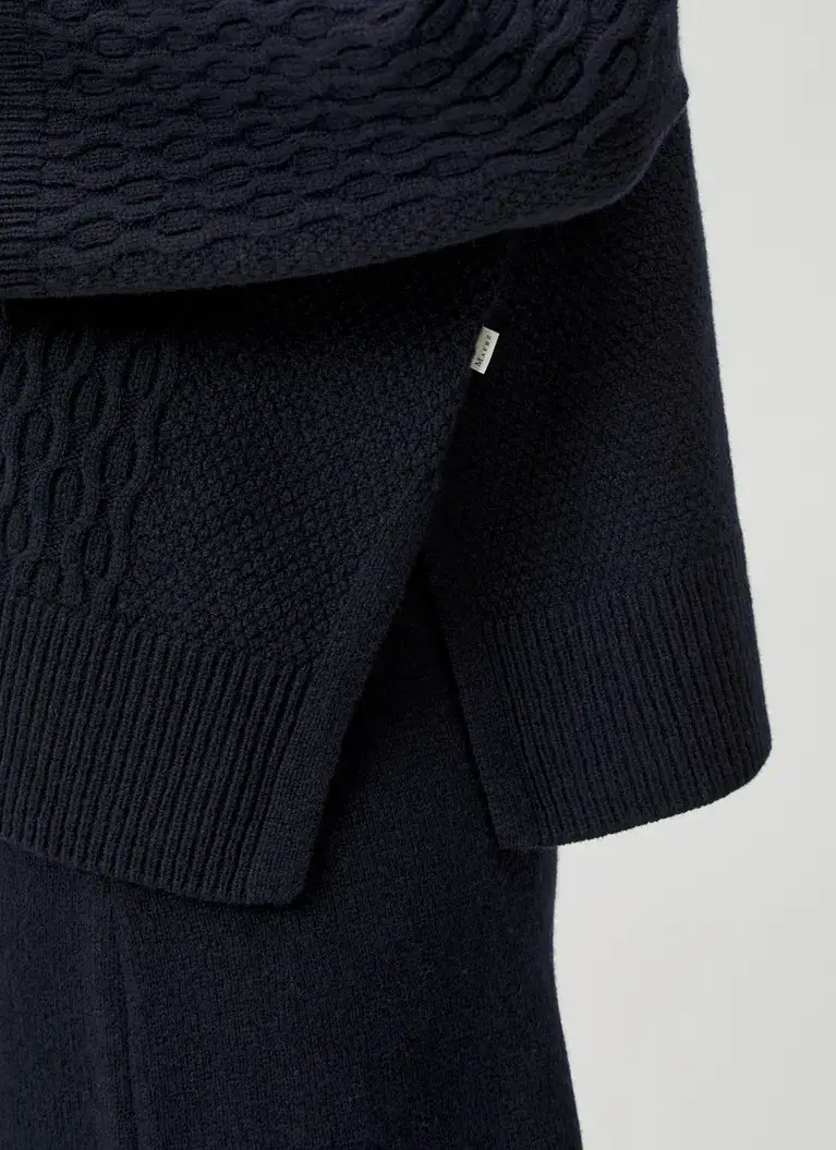 Maerz Muenchen V-Ausschnitt Pullover100% SchurwolleArt. Nr. 347700-399 Kostenloser Versand