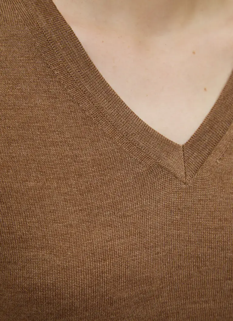 Maerz Muenchen V-Ausschnitt Pullover100% MerinowolleArt. Nr. 300000-107 Meist gekauft