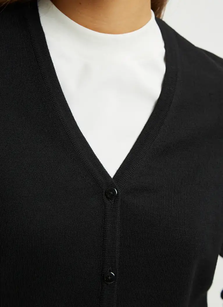 Maerz Muenchen Strickjacke100% MerinowolleArt. Nr. 200900-595 Osterangebot