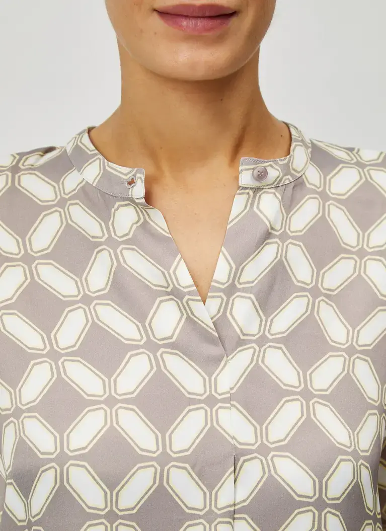 Maerz Muenchen Stehkragen-Bluse100% ViskoseArt. Nr. 153201-528 zollfrei