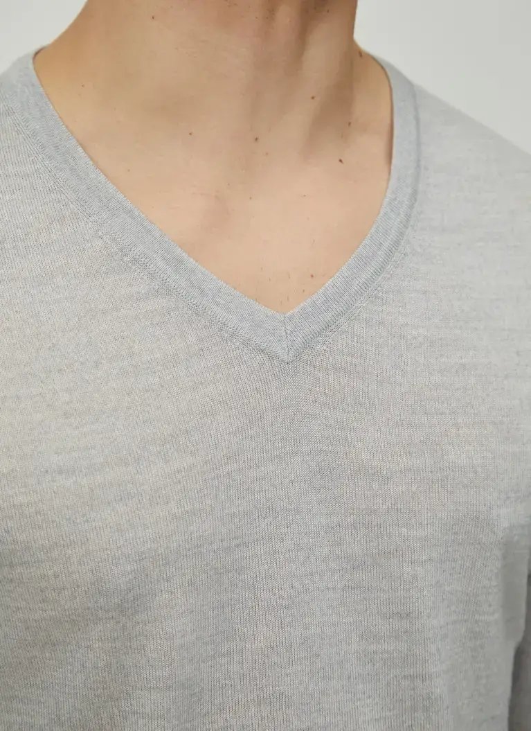 Maerz Muenchen V-Pullover100% MerinowolleArt. Nr. 403800-517 2025