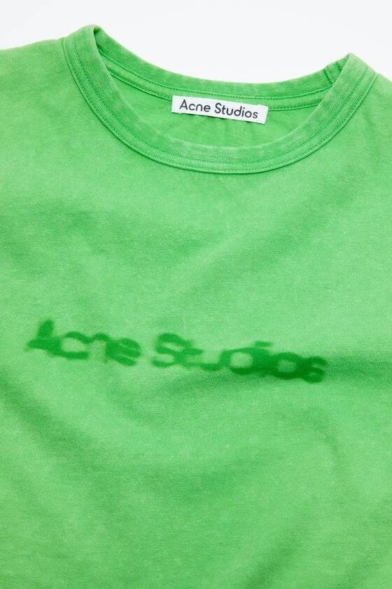 Acne Studios T-Shirt mit verschwommenem Logo – taillierte Unisex-Passform Sonderangebot