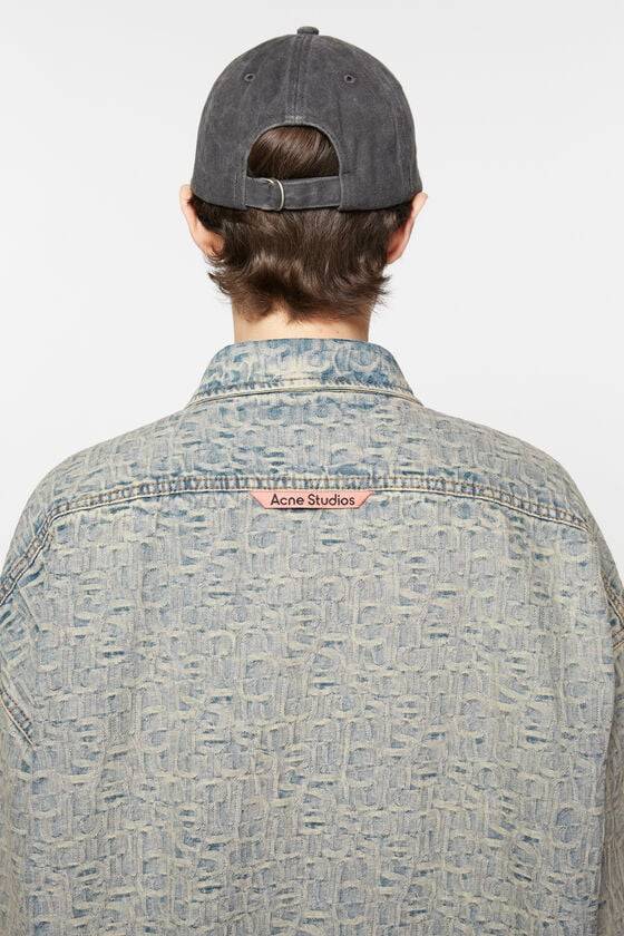Acne Studios Monogramm-Jeanshemd – entspannte Passform Bis zu 50% Rabatt