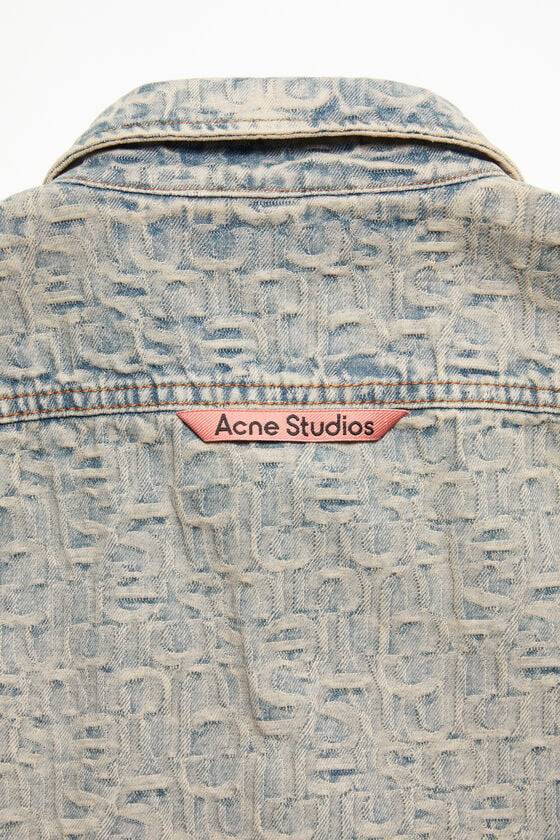 Acne Studios Monogramm-Jeanshemd – entspannte Passform Bis zu 50% Rabatt