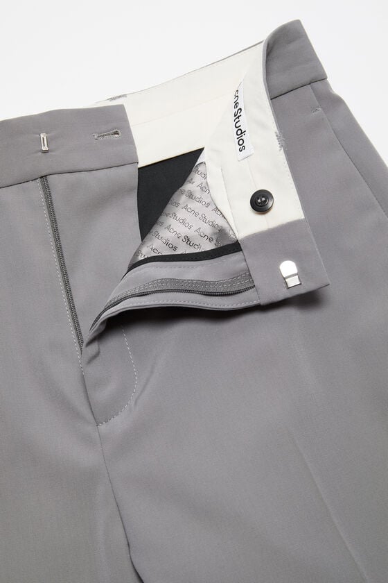 Acne Studios Figurnahe Hose im Angebot