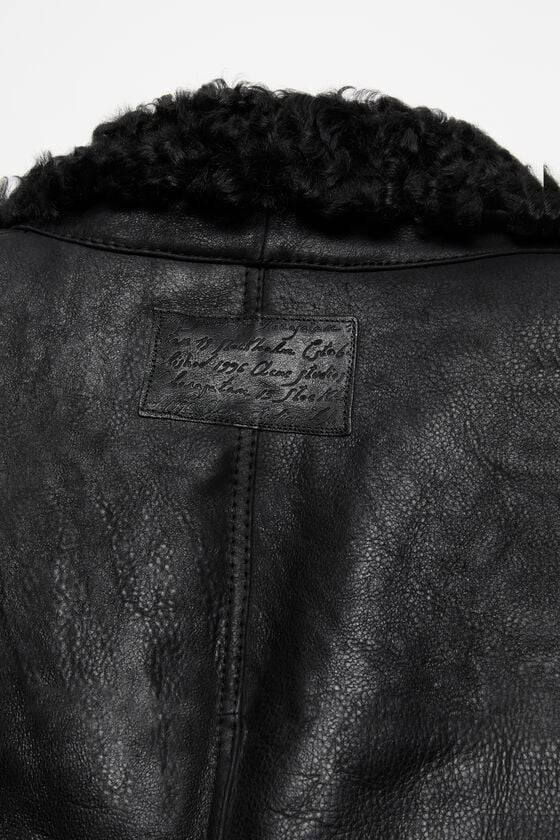 Acne Studios Lederjacke mit Shearling Im Verkauf