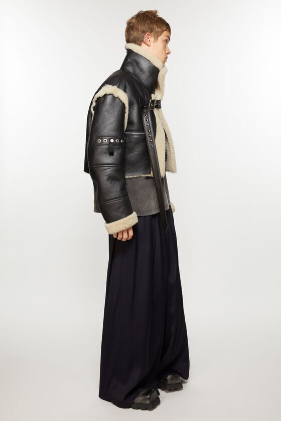 Acne Studios Jacke aus Shearling mit Schnalle Online