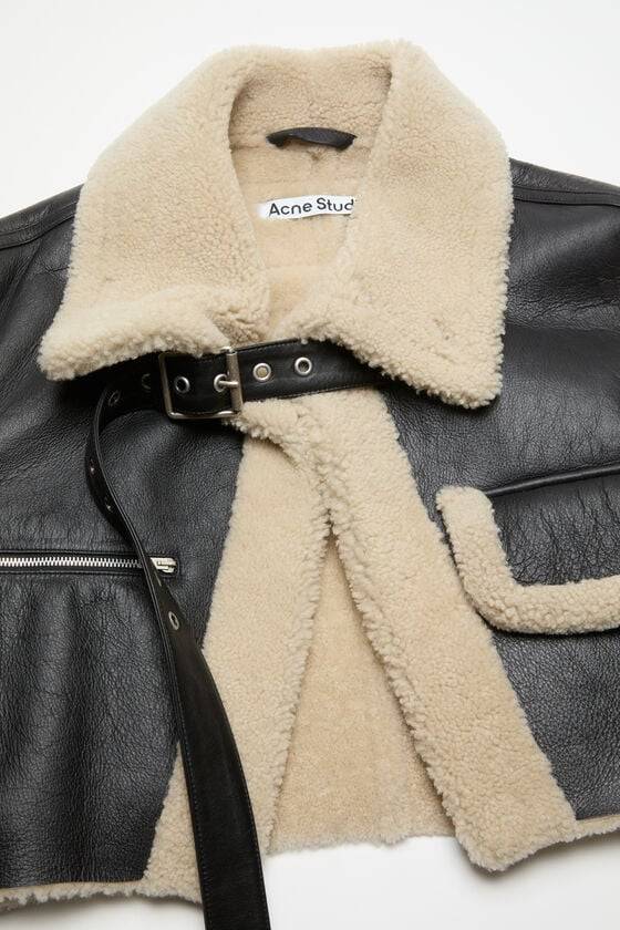 Acne Studios Jacke aus Shearling mit Schnalle Online