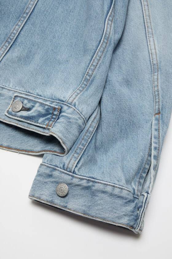 Acne Studios Jeansjacke – entspannte Passform Versandkostenfrei