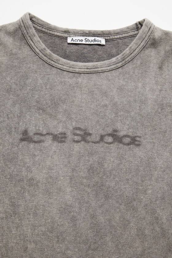 Acne Studios T-Shirt mit verschwommenem Logo – taillierte Unisex-Passform Riesige Ersparnisse