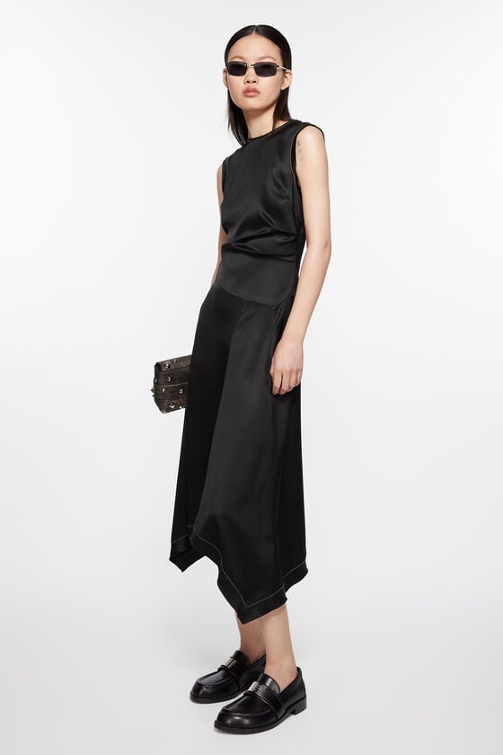Acne Studios Ärmelloses Kleid aus Satin 50% Rabatt für begrenzte Zeit