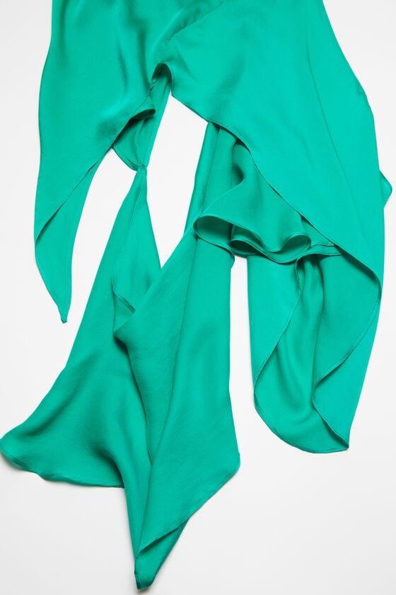 Acne Studios Kleid aus Seide mit Cut-out Laufsteg-Show Begrenztes Angebot