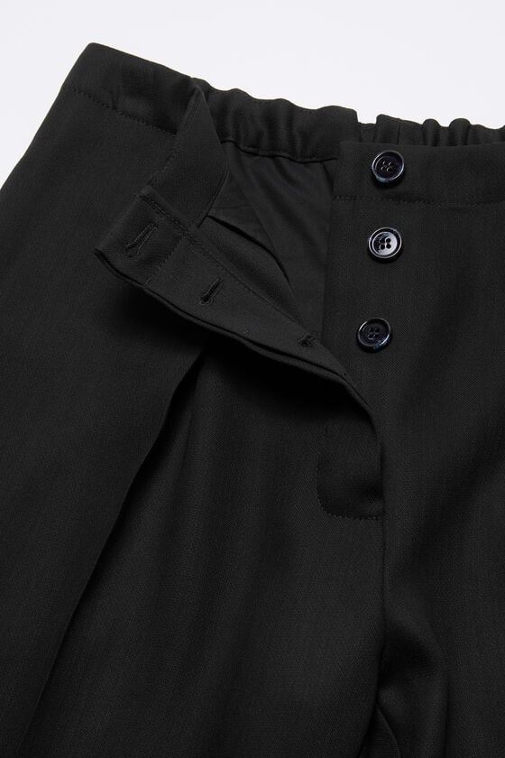 Acne Studios Figurnahe Hose Top Angebot