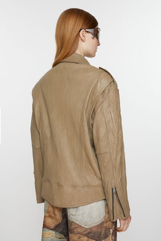 Acne Studios Bikerjacke aus zerknittertem Leder Im Verkauf