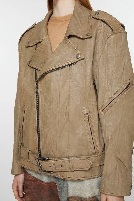 Acne Studios Bikerjacke aus zerknittertem Leder Im Verkauf
