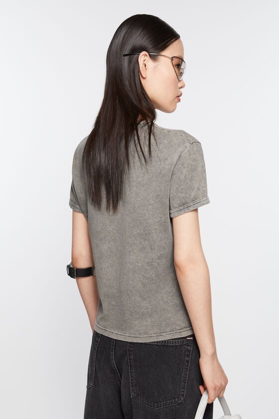 Acne Studios T-Shirt mit verschwommenem Logo – taillierte Unisex-Passform Exklusivangebot