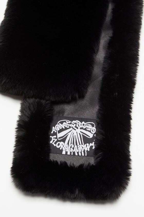 Acne Studios Fellschal Exklusive Angebote