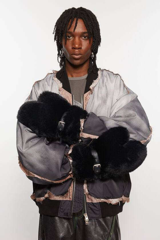Acne Studios Flauschige Fäustlinge mit Schnalle Neuheiten