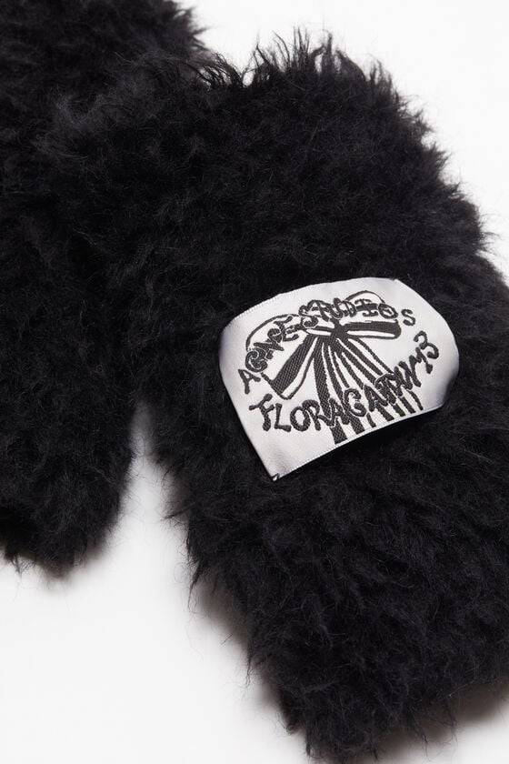 Acne Studios Fluffy mittens Bestseller