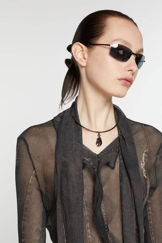 Acne Studios Halskette mit Anhänger Laufsteg-Show Saisonale Angebote