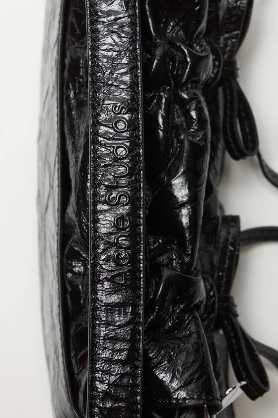 Acne Studios Mikrotasche mit mehreren Taschen Bis zu 50% Rabatt