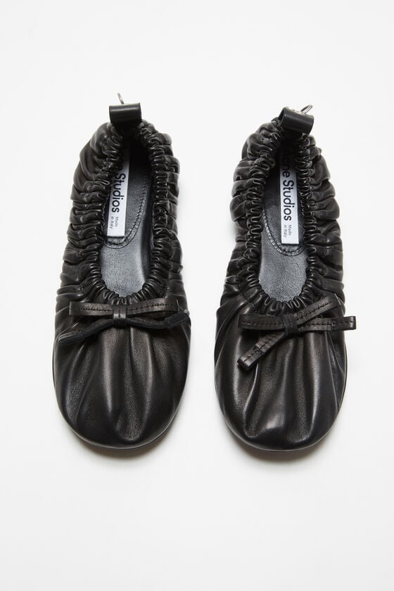Acne Studios Ballerinas aus Leder Speichern exportieren