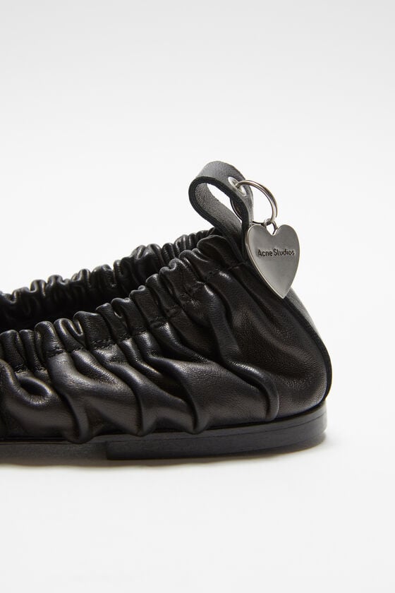 Acne Studios Ballerinas aus Leder Speichern exportieren