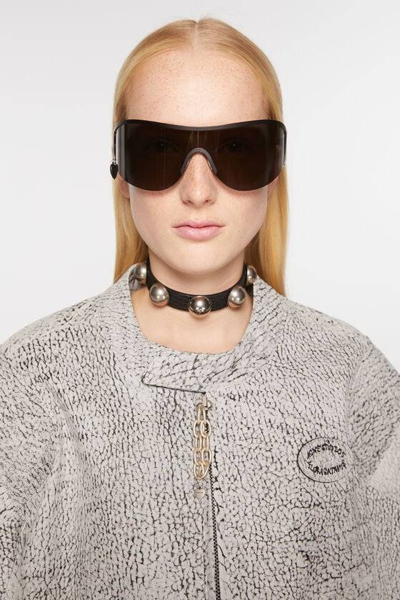 Acne Studios Ohrstecker-Halskette aus Leder Im Verkauf