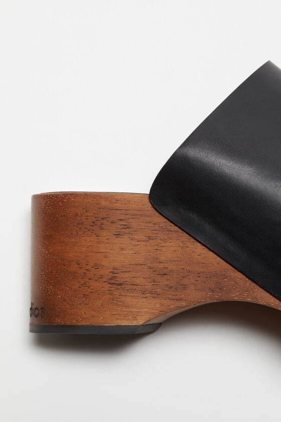 Acne Studios Leder-Holz-Clogs 50% Rabatt für begrenzte Zeit