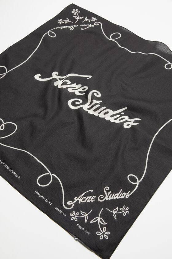 Acne Studios Leichter Schal mit Print Rabatte dieses Monats