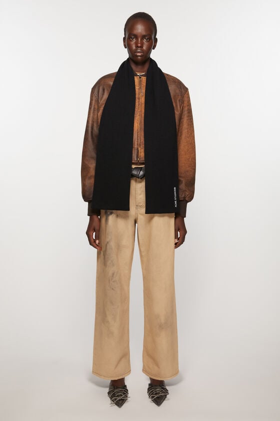 Acne Studios Schal mit aufgesticktem Logo im Angebot