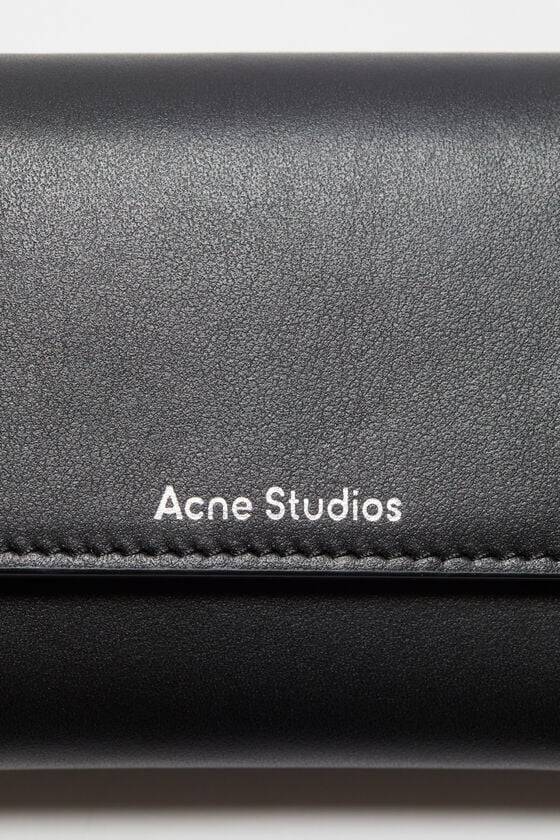 Acne Studios Dreifach-Geldbörse aus Leder Cyber Monday
