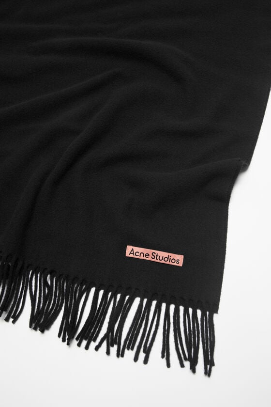 Acne Studios Oversized-Wollschal mit Fransen Kauf eins, bekomm eins gratis