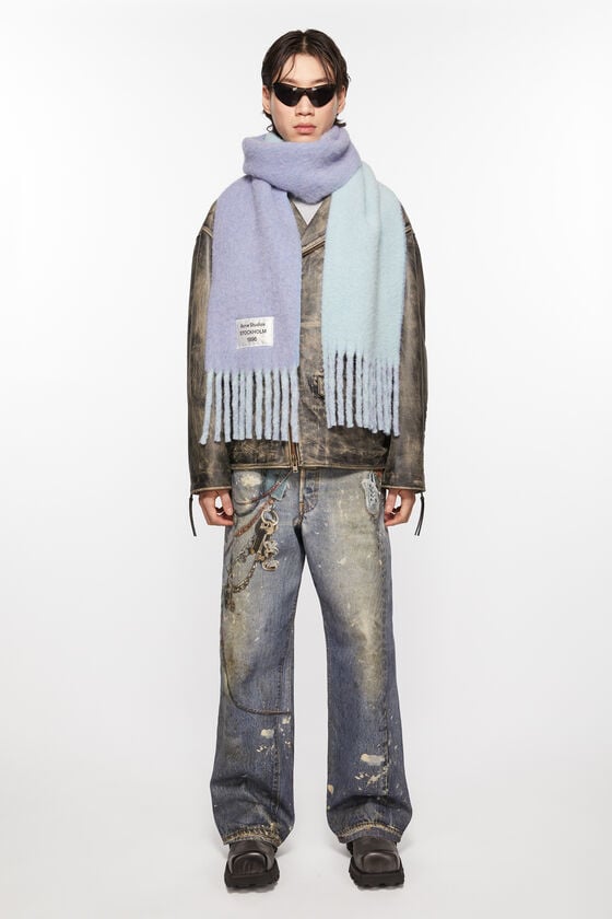 Acne Studios Fransen-Schal mit Logo Nur noch ein Tag übrig