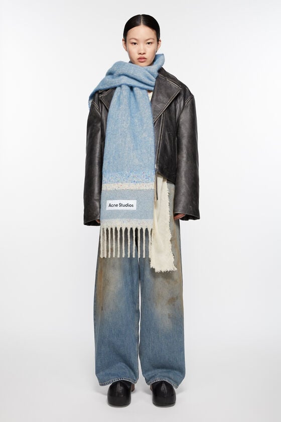 Acne Studios Fringed scarf logo Begrenzt auf 3 Tage