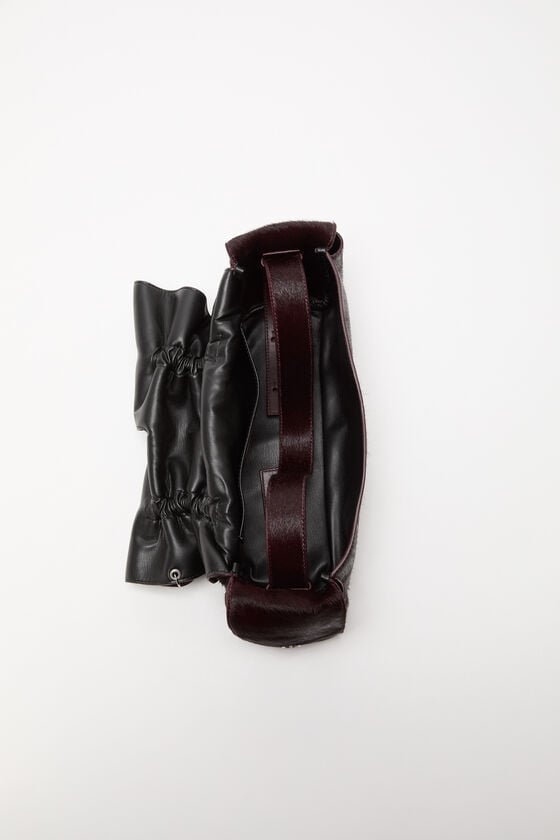 Acne Studios Multipocket furry leather bag Laufsteg-Show Rabatte dieses Monats