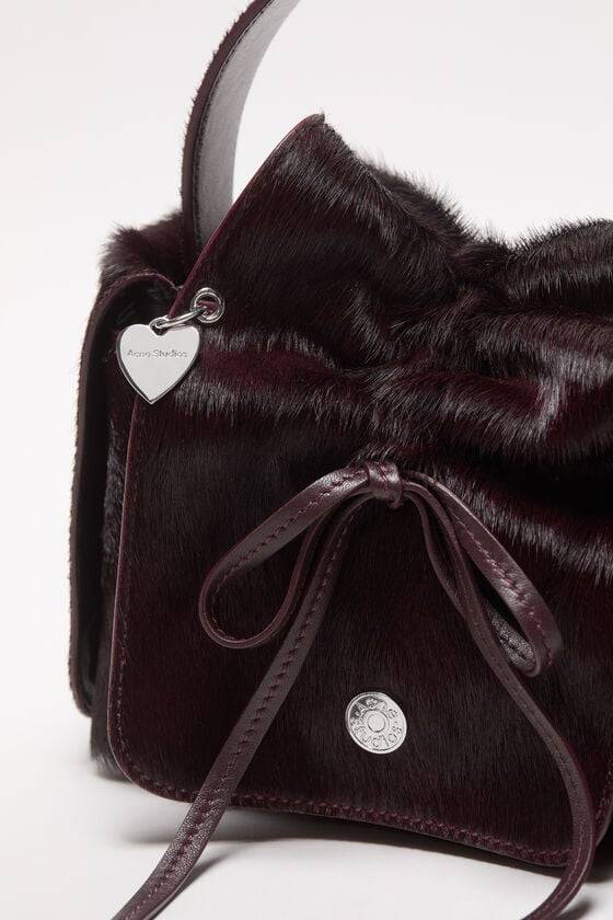 Acne Studios Multipocket furry leather bag Laufsteg-Show Rabatte dieses Monats