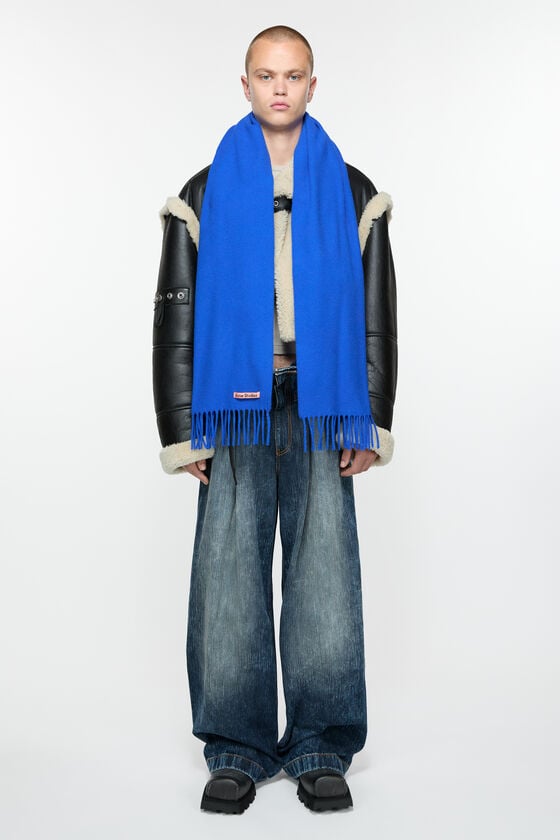 Acne Studios Schmaler Fransen-Schal aus Wolle im Angebot