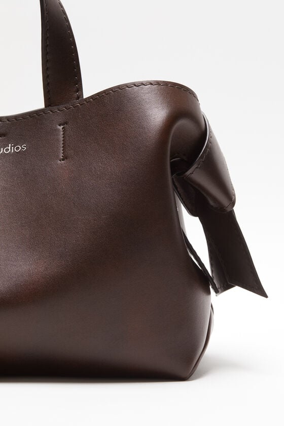 Acne Studios Musubi midi tote Saisonschlussverkauf