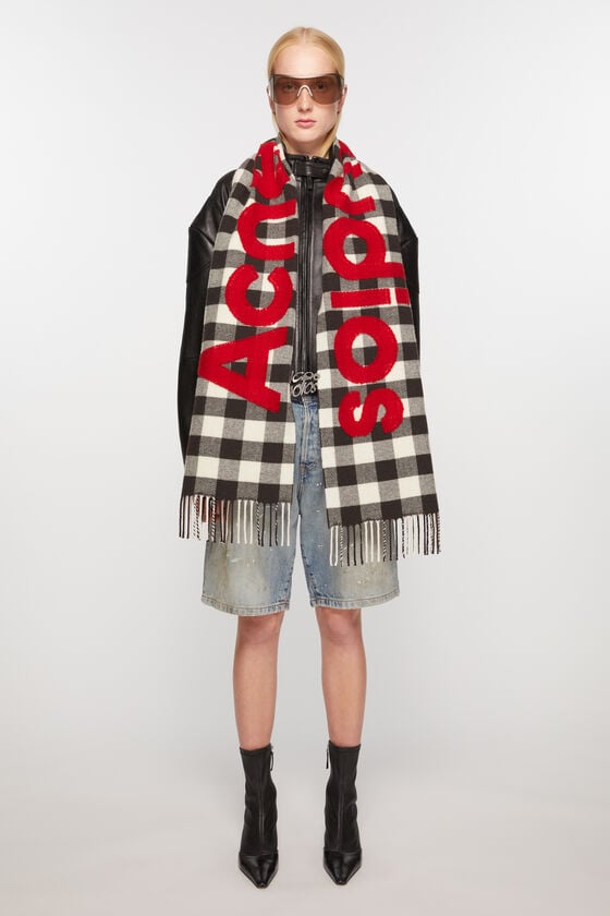 Acne Studios Karierter Logo-Schal Lagerräumung